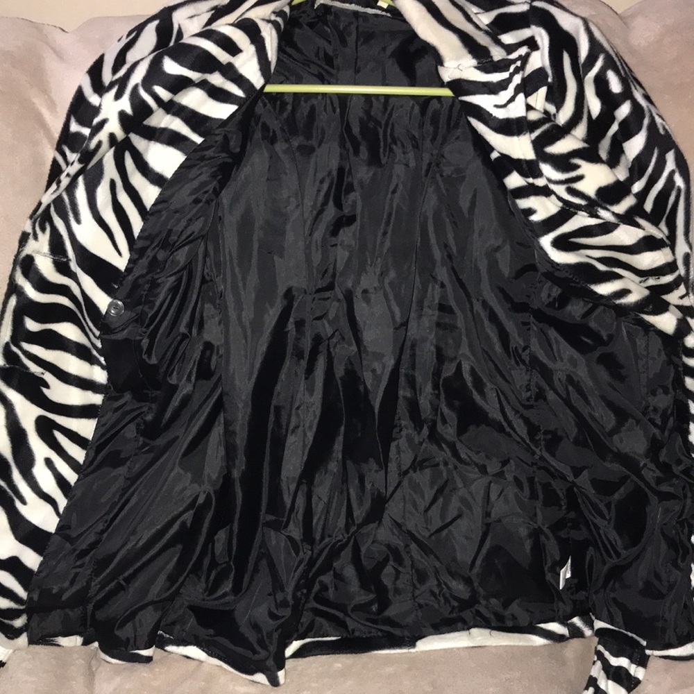 Heart soul black and white tiger striped jacket size small 💕 - Picture 4 of 9